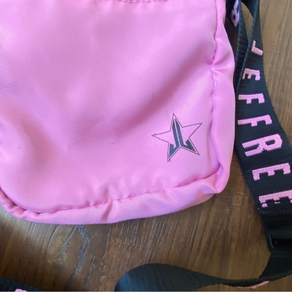Jeffree Star Cosmetics Hot Pink Side Bag Crossbody Makeup Black Adjustable Strap - Picture 2 of 10